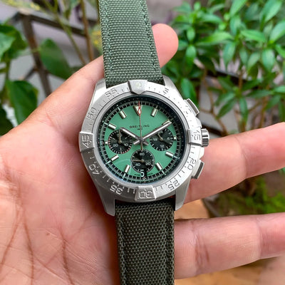 Breitling AVENGER B01 CHRONOGRAPH Green Quartz