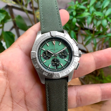 Breitling AVENGER B01 CHRONOGRAPH Green Quartz