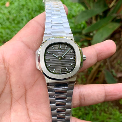 Patek Philippe Nautilus 5711 Grey Auto