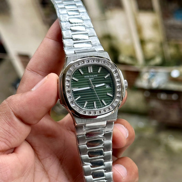 Patek Philippe Nautilus Ruby 5711/1300 Green Diamond